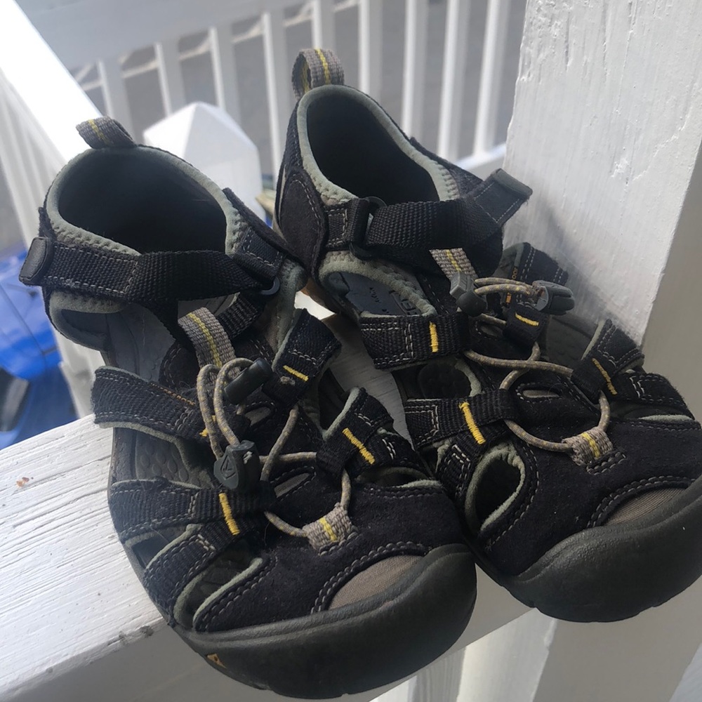 Keen boys shoes size 2